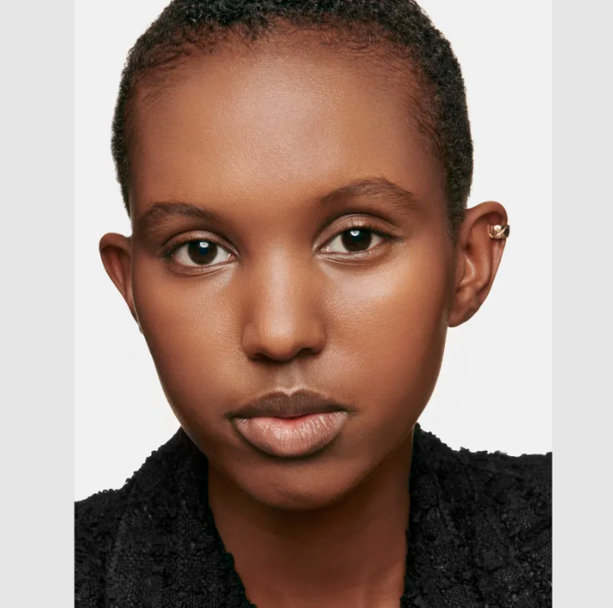 VITALUMIÈRE AQUA - Ultra-Light Skin Perfecting Sunscreen Makeup SPF 15/ 121 - Chanel.