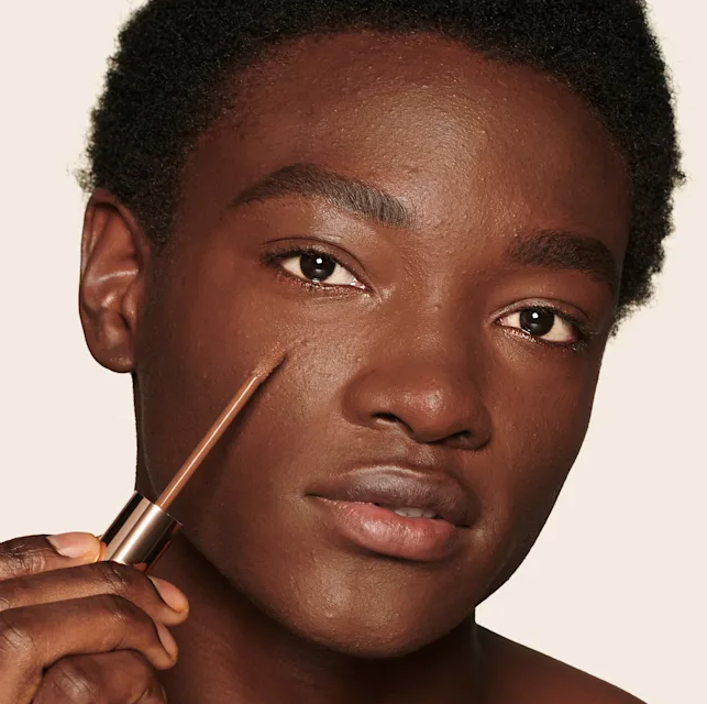 Beautiful Skin Medium to Full Coverage Radiant Concealer with Hyaluronic Acid / 17 - Charlotte Tilbury.