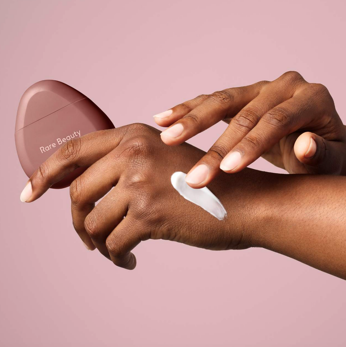 Find Comfort Hydrating Hand Cream 50ml- Rare Beauty by Selena Gomez /PREVENTA.