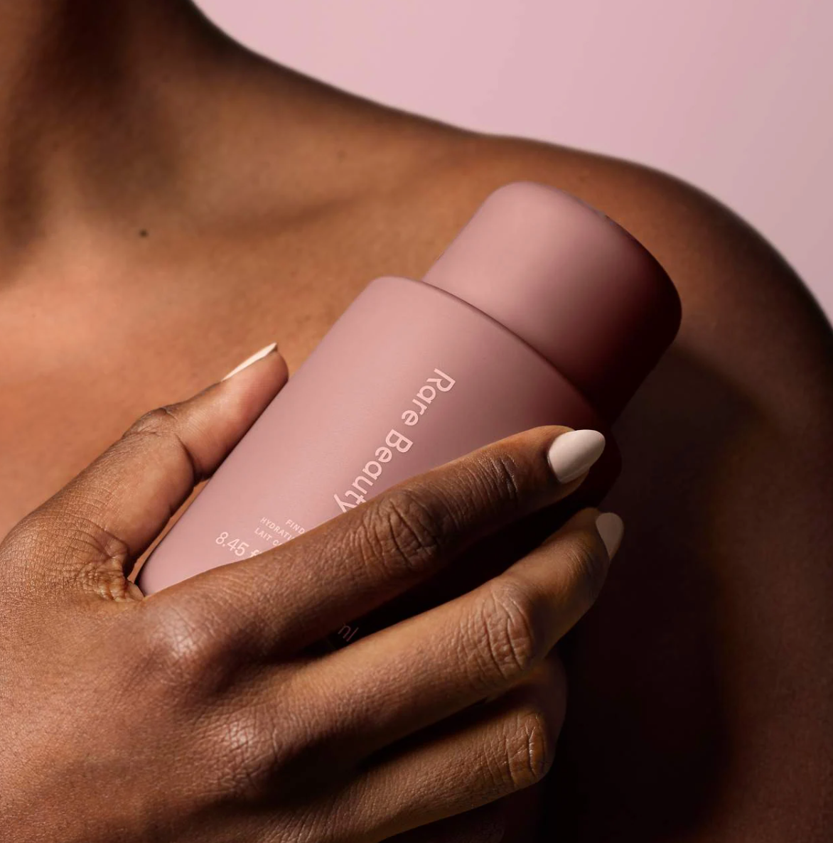 Find Comfort Hydrating Body Lotion 250ml- Rare Beauty by Selena Gomez /PREVENTA.