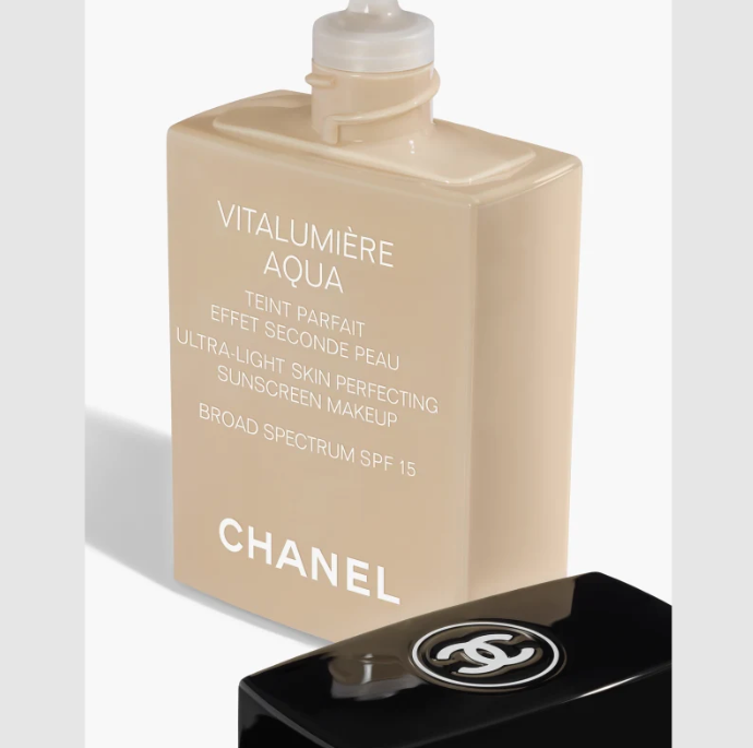 VITALUMIÈRE AQUA - Ultra-Light Skin Perfecting Sunscreen Makeup SPF 15/  70 Beige - Chanel.