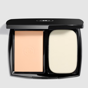 Ultra Wear - All Day Comfort Flawless Finish Compact Foundation / BR22 - Chanel.