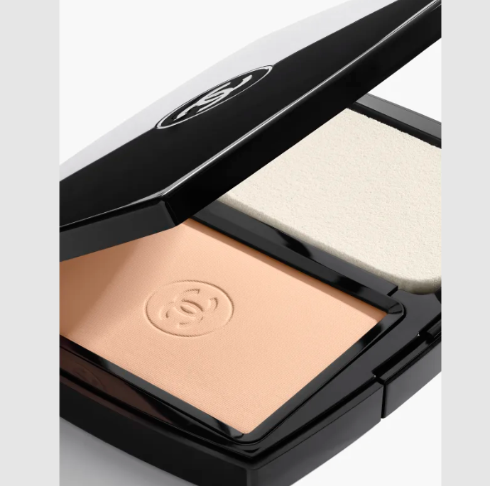 Ultra Wear - All Day Comfort Flawless Finish Compact Foundation / BR22 - Chanel.