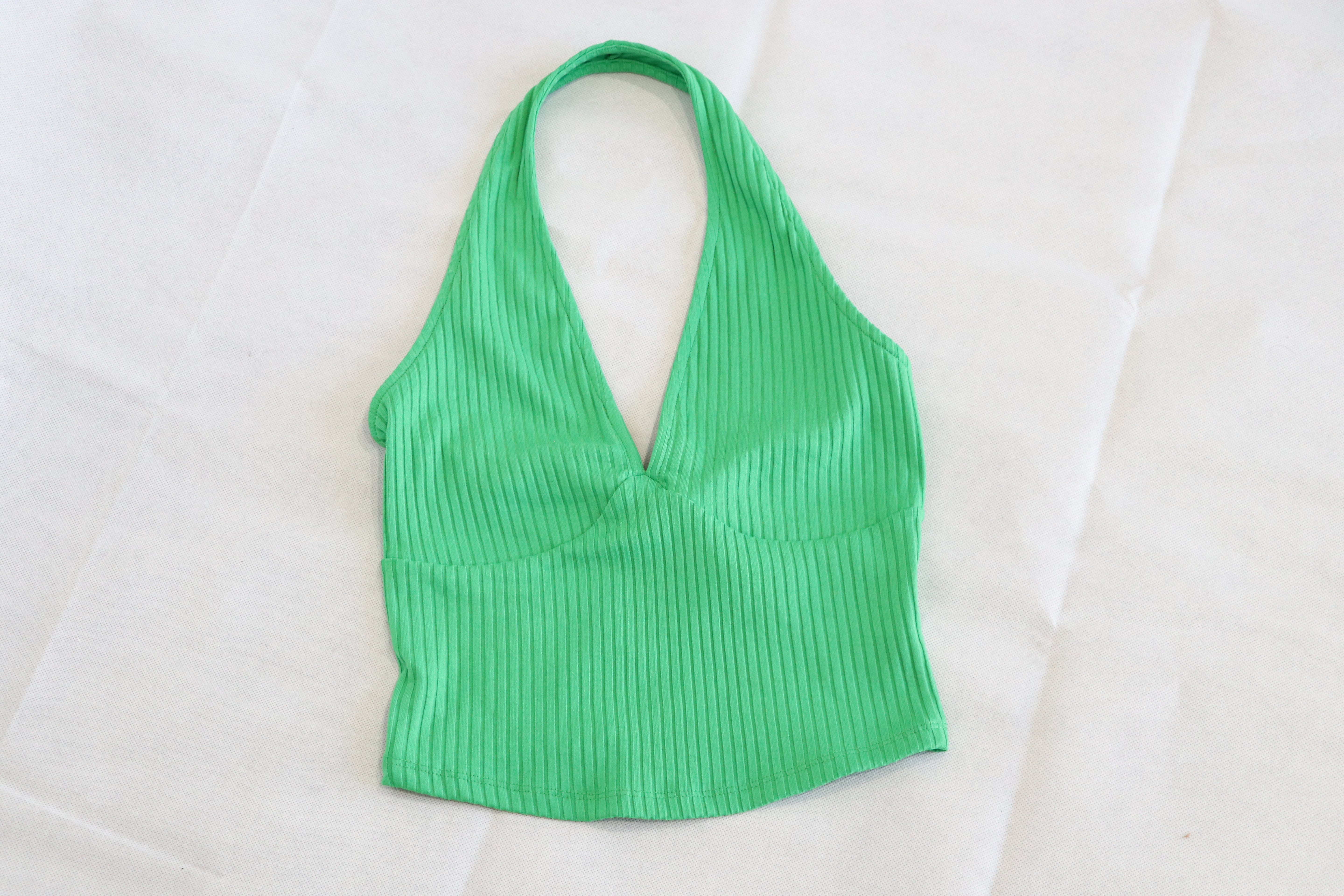 Crop Top Verde con espalda descubierta Talla S - Bershka