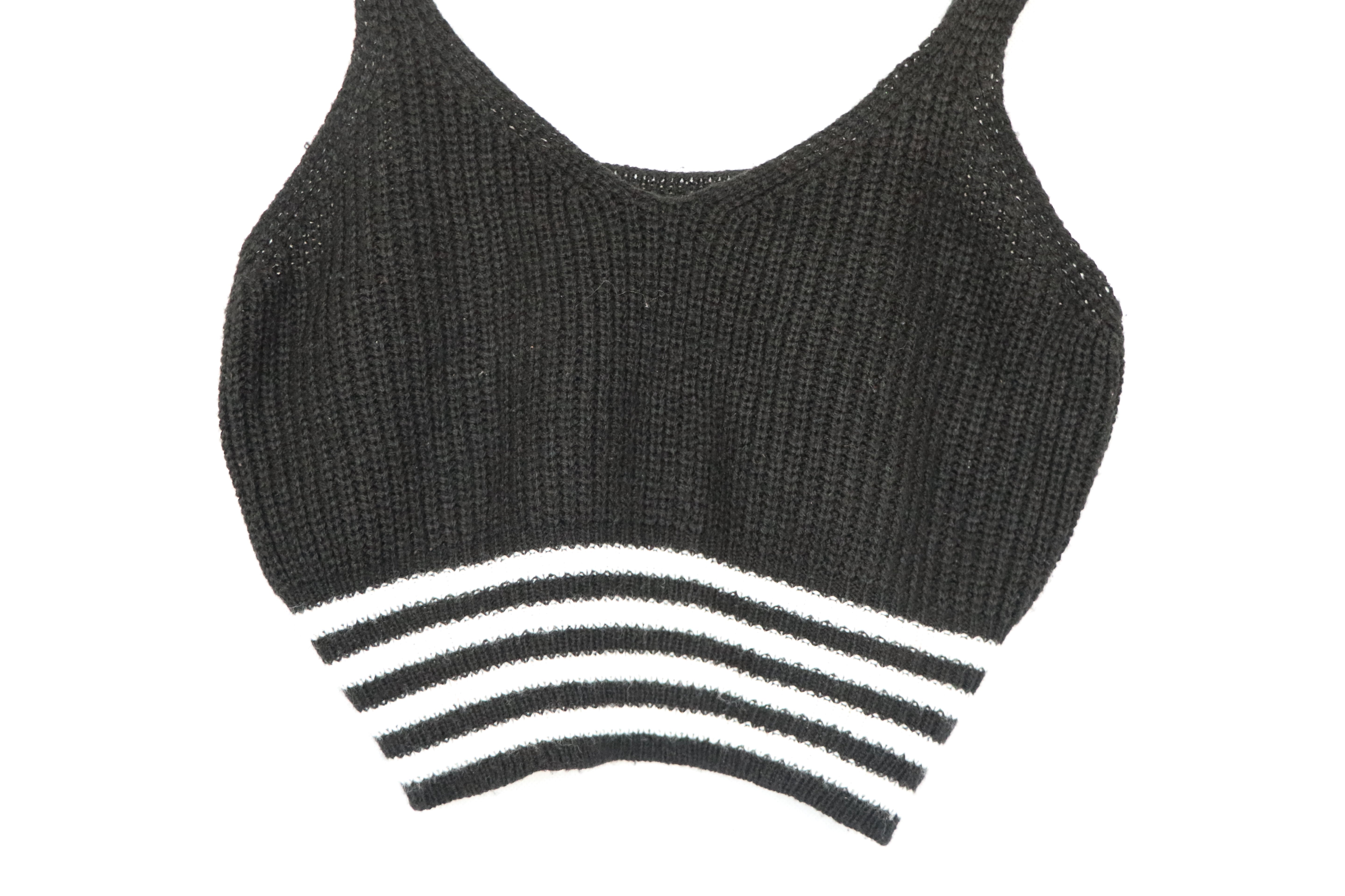 Crop Top negro tejido franjas blancas  Talla M