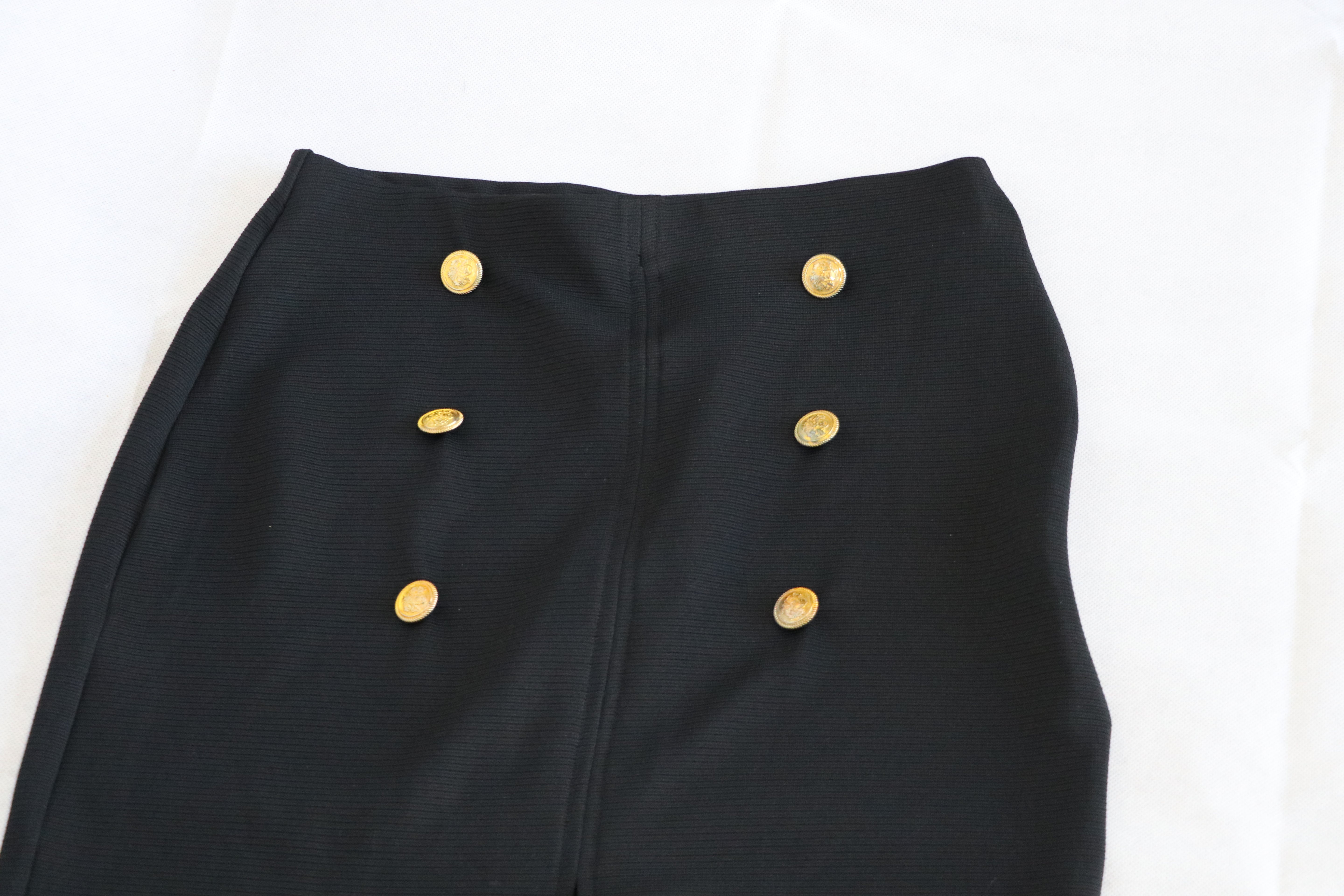 Falda Negra botones dorados Talla M - Zara