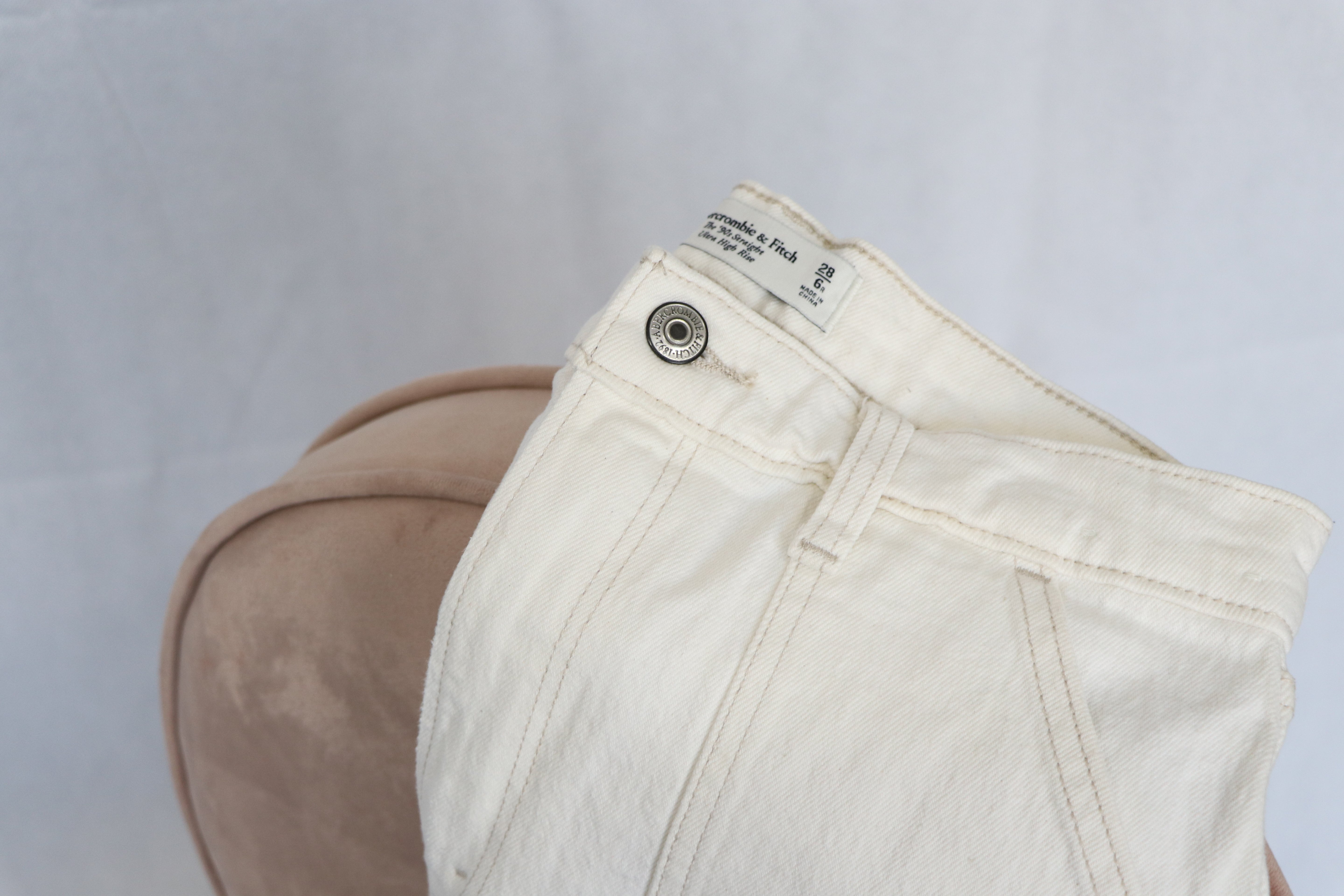 Jeans Hueso Talla 28 - Abercrombie.