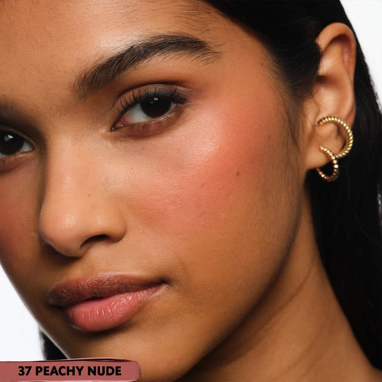 Make Me Blush 12H Blurring Liquid Blush / 37 Peachy Nude   -Yves Saint Laurent.