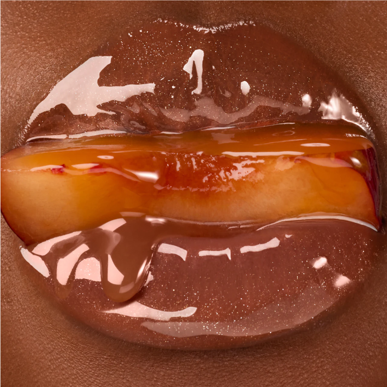 Honey Infused Hydrating Lip Oil / Glazed Plum-  Gisou PREVENTA.