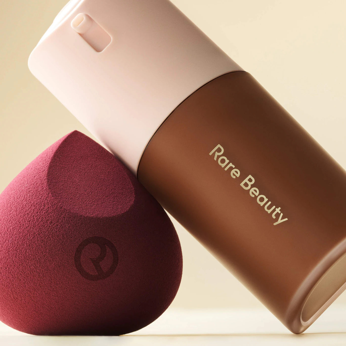 Soft Touch Makeup Blending Sponge - Rare Beauty by Selena Gomez   PREVENTA.