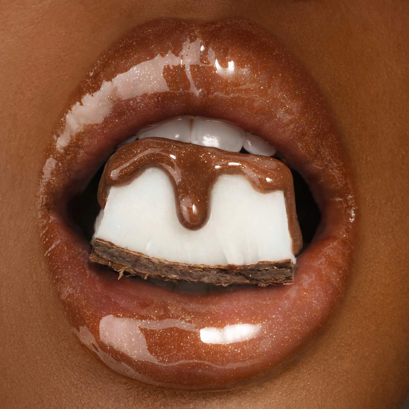 Honey Infused Hydrating Lip Oil / Coco Cacao -  Gisou PREVENTA.