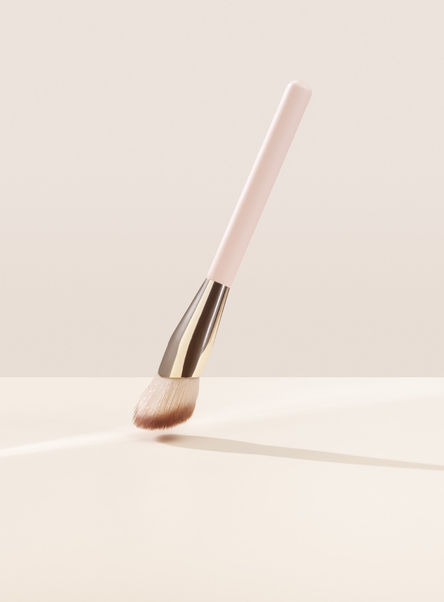 Soft Pinch Blush Brush - Rare Beauty by Selena Gomez.