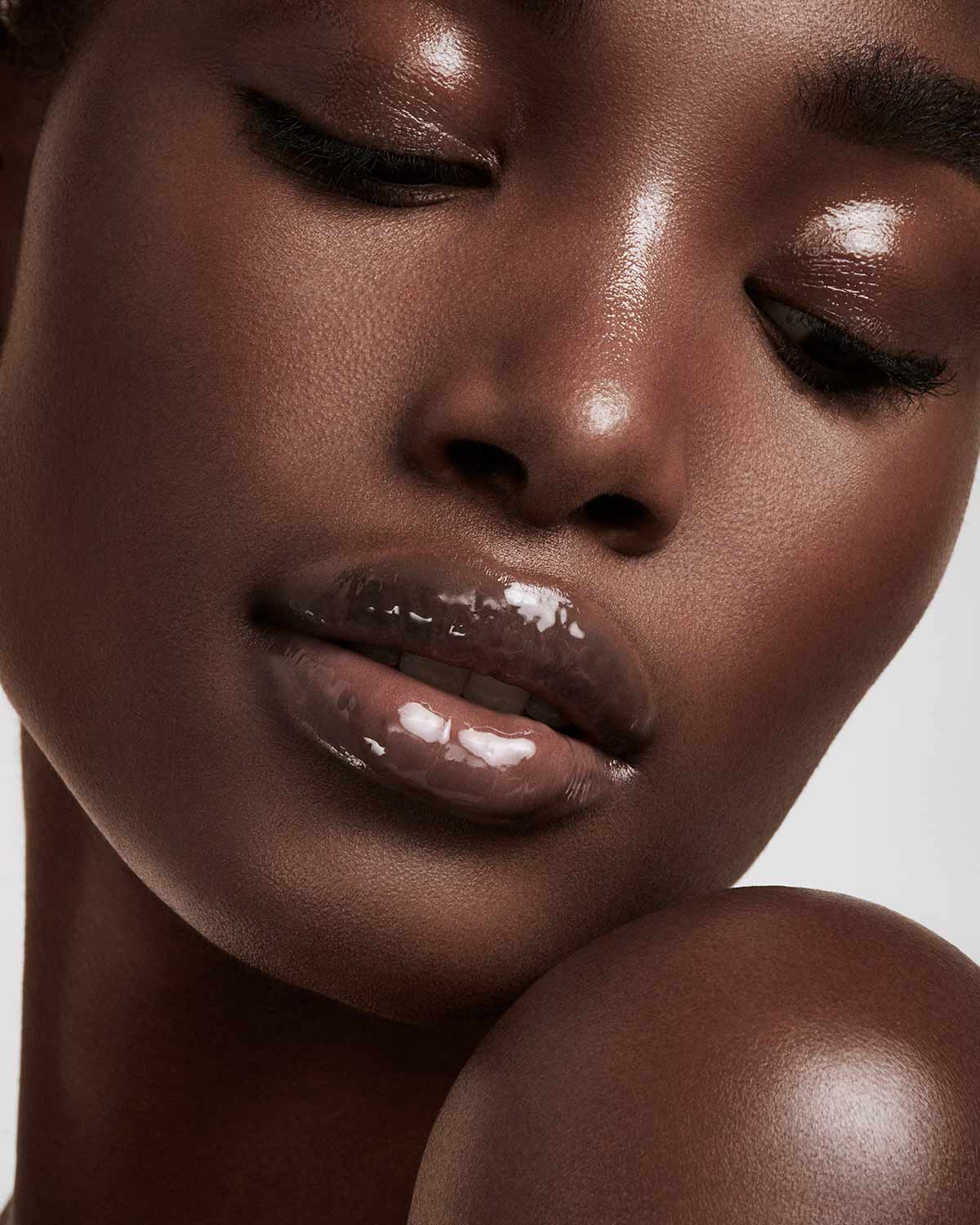 Gloss Bomb Universal Lip Luminizer - 06 Glass Slipper  / Fenty Beauty.